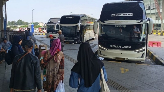 H-1 Lebaran, Loket Bus di Terminal Pulo Gebang Mulai Tutup