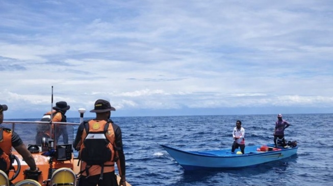 Nelayan Terombang-ambing 15 Jam di Perairan Manokwari, Tim SAR Turun Tangan