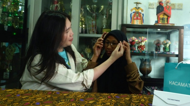 Lebih dari Sekadar Kacamata: Kisah Harapan Anak Tunanetra yang Terwujud di Bulan Ramadan