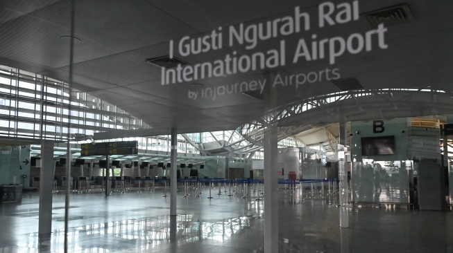 Suasana Terminal Internasional Bandara I Gusti Ngurah Rai lengang saat Hari Raya Nyepi tahun Saka 1948 di wilayah Desa Adat Tuban, Badung, Bali, Kamis (19/3/2026).[ANTARA FOTO/Fikri Yusuf/wsj]