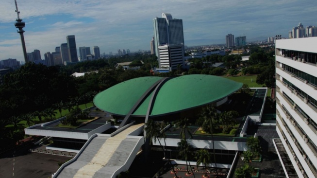 Menanti Nyali DPR: Mampukah Wakil Rakyat Memangkas 'Dompet' Sendiri?