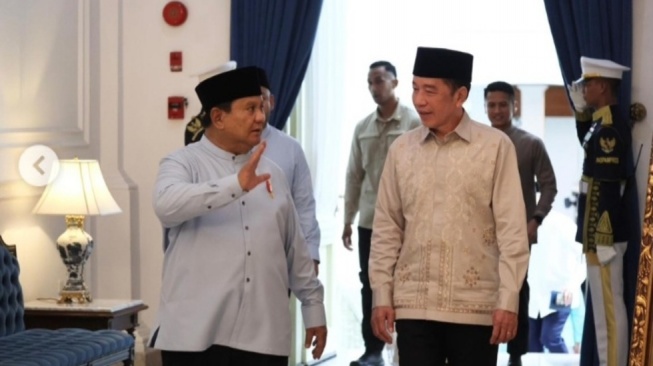 Presiden Prabowo Subianto menerima Presiden ke-6 RI Joko Widodo atau Jokowi beserta keluarga di Istana, Jakarta, pada Hari Raya Idulfitri 1447 H. [@presidenrepublikindonesia,]