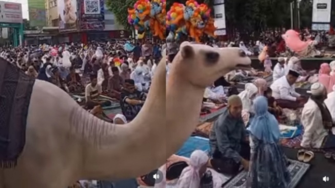 Viral Saf Salat Id di Alun-Alun Kudus Campur Baur, Bagaimana Hukumnya?