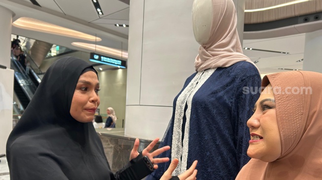 Koleksi baju syar'i Leny Rafael x Syahira by Sunita Asmara. [Suara.com/Dini Afrianti]