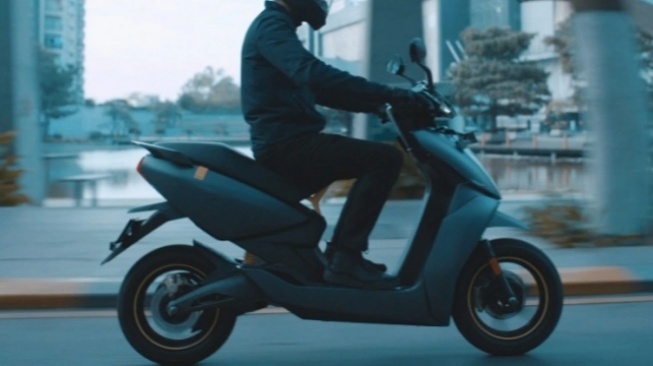 5 Motor Listrik Tangguh Kuat Jarak Jauh, Siap Antar Ngantor hingga Luar Kota