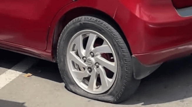 Viral Keluhan Ban Mobil Dikempeskan di Monas, Kadishub DKI: Jangan Parkir di Badan Jalan!