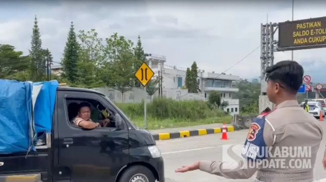 Nekat Bawa Keluarga di Bak Terbuka Masuk Tol Bocimi, Pikap Asal Jakarta Dicegat Paksa Polisi