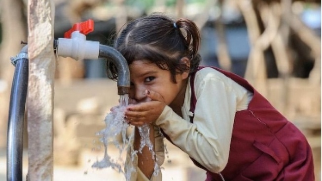 Krisis Air Bikin Perempuan Kehilangan Akses Pendidikan, Bagaimana Hubungannya?