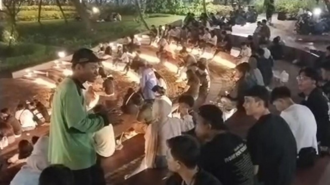 Baru Diresmikan, Taman Bendera Pusaka di Jaksel Sudah Dipenuhi Sampah Berserakan