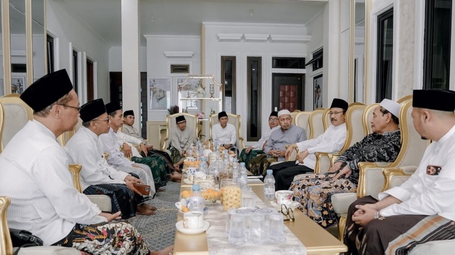 Keliling Pesantren saat Lebaran, Gus Ipul Minta Doa untuk Sekolah Rakyat