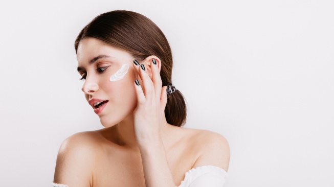 5 Rekomendasi Moisturizer untuk Kulit Kering dan Flek Hitam