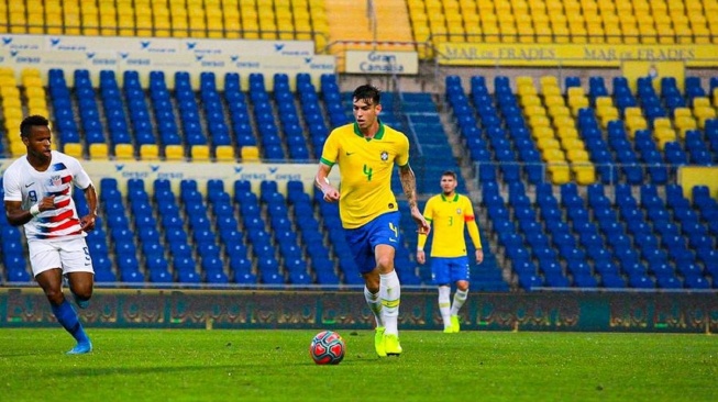 Main di Klub Arab Saudi, Roger Ibanez Bersyukur Kembali Dapat Panggilan Timnas Brasil