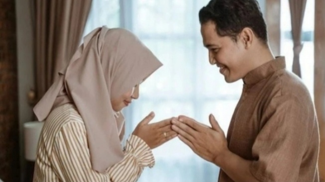 10 Ayat Al-Quran yang Cocok Dibacakan saat Acara Halal Bihalal Lebaran