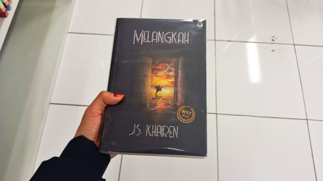 Alur Serius, Tokoh Misterius: Kontradiktif di Novel Melangkah J.S. Khairen