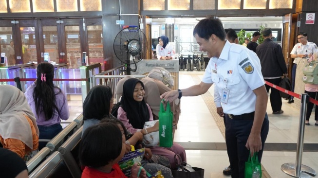 Direktur Utama KAI Bobby Rasyidin saat melakukan peninjauan langsung ke wilayah Daop 9 Jember dan Daop 8 Surabaya [Handout]
