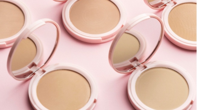 Two Way Cake dan Bedak Padat Apakah Sama? Ini 5 Rekomendasi Produk Terbaik