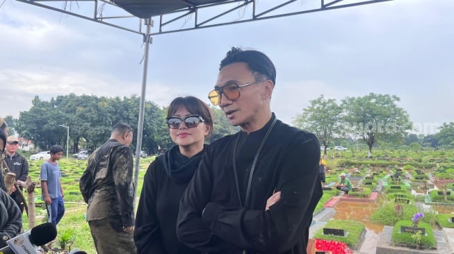 Anji Simpan Gelang Kayu Almarhumah Ibu: Ini Jadi Jimat Saya