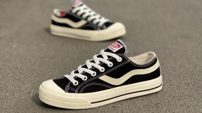 5 Sepatu Sneakers Lokal Dengan desain Versatile, Cocok Dipakai Segala Acara