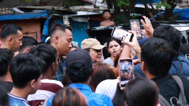 Terharu Presiden Datang ke Bantaran Rel Senen, Emak-emak Berharap Diberi Hunian Layak