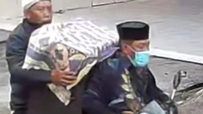 Viral Rumah Dibobol Maling saat Salat Ied, Brankas Berisi 1 Kg Emas Raib