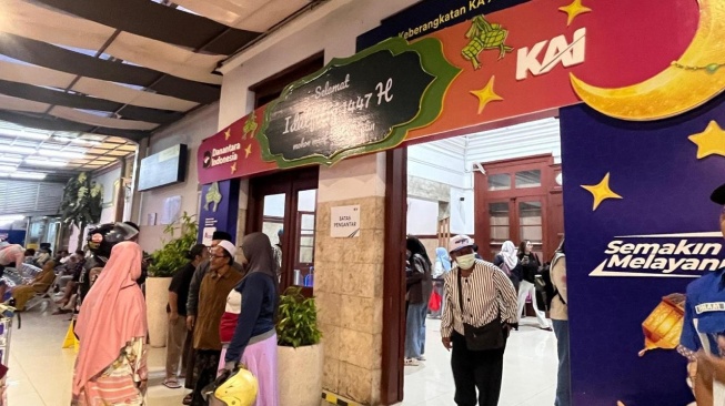 Pemudik di Satasiun Jember, Jawa Timur. [Foto; Istimewa]