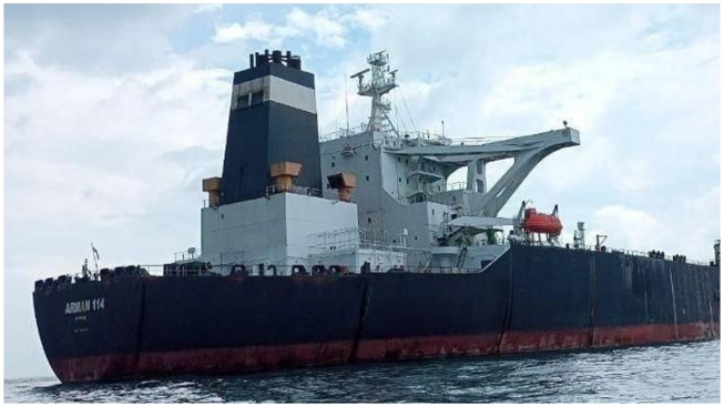 Kapal tanker raksasa berbendera Iran, MT Arman 114, yang dilelang Kejaksaan Agung Ri. Selain kapal, minyak mentah yang ada di dalamnya juga ikut dilelang. [Batamnews]