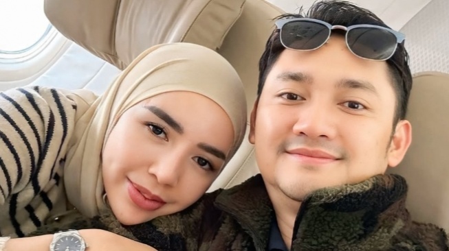 Angga Wijaya Galau, Foto Istri Belum Dihapus meski Digugat Cerai