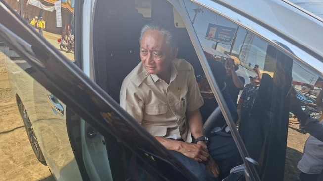 Menteri PU Nyetir Sendiri Lintasi Trans Jawa, Puji Kualitas Tol Bebas Lubang