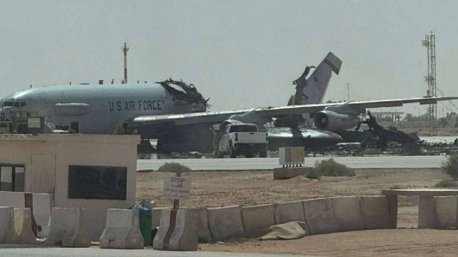 Pesawat E-3 Sentry AWACS hancur Sumber: @TheIntelFrog (Gambar belum dapat dikonfirmasi kebenarannya)