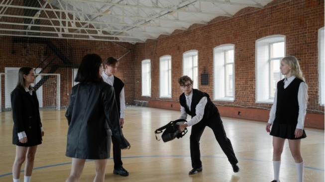 Bukan Sekadar Menunggu Tua: Trik Menyiapkan Aging with Grace Sejak Hari Ini