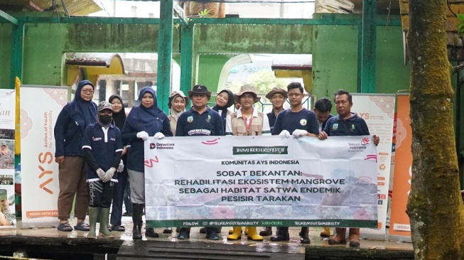 Telkom dan AYS Indonesia berkolaborasi dalam kegiatan konservasi bekantan dan penanaman mangrove di Tarakan, Kalimantan Utara (Dok: Telkom)