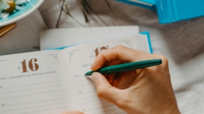 Misi Menyelamatkan Kewarasan dengan Weekly Life Review