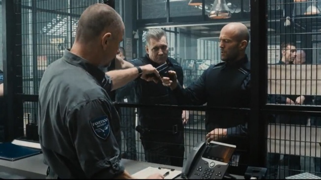 Film Wrath of Man yang dibintangi Jason Statham akan tayang pada Senin (30/3/2026) malam ini pukul 21.00 WIB di Trans TV. [YouTube]