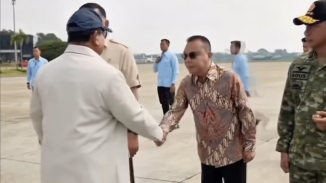 Prabowo Sempat Berbincang dengan Dasco Sebelum Pergi Menemui Kaisar dan PM Jepang