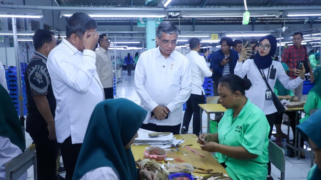 Menaker Yassierli Sidak Perusahaan di Semarang Faktor THR Tak Dibayar Penuh
