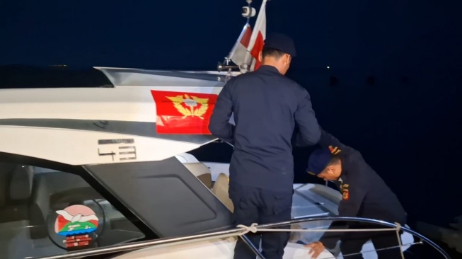 Sikat 'Underground Economy', Bea Cukai-Pajak Segel Kapal Mewah di Teluk Jakarta