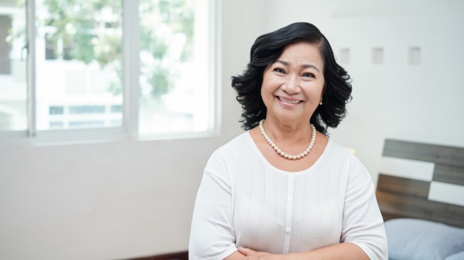 5 Sunscreen yang Bagus untuk Flek Hitam Usia 50 Tahun ke Atas