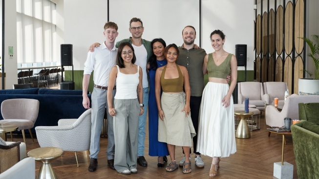 Peluang Kerja Remote Mendunia Terbuka Lewat Sales Hero dan Herika Angie