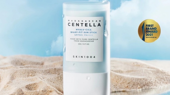 SKIN1004 Madagascar Centella Hyalu-Cica Silky-Fit Sun Stick (Shopee/SKIN1004 Indonesia Official)