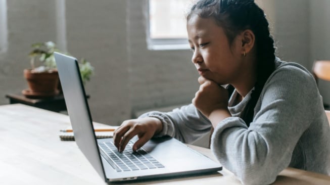 Menimbang Ulang Sekolah Daring di Tengah Krisis Global