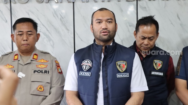 Modal 'Cairan Ajaib' Palsu, Duo WN Liberia Kuras Rp1,6 Miliar Milik WN Korsel di Jakarta Barat