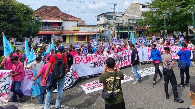 Jeritan Pilu Buruh di Jogja: dari Tiga Bulan Tak Digaji, Terjerat Pinjol, hingga BPJS Mati