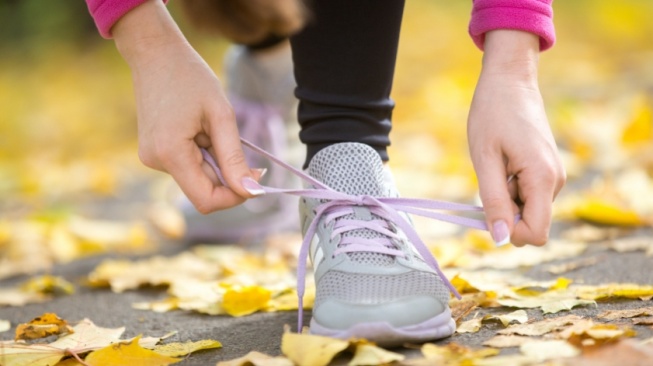 6 Sepatu Lokal Anti Pegal Buat yang Sering Jalan Kaki, Tak Kalah Empuk dari Brand Luar