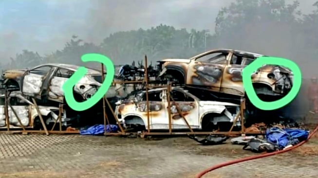 Tragedi puluhan unit Chery Omoda 5 terbakar di Harapan Indah, Bekasi. (Foto: CSI)