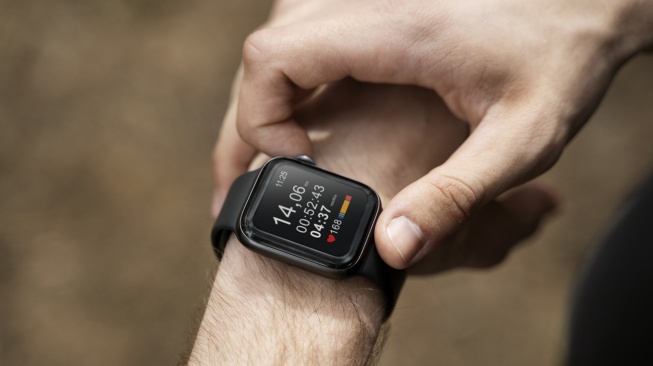 6 Smartwatch Layar AMOLED dengan Pemantau Kesehatan dan GPS Mulai Rp300 Ribuan