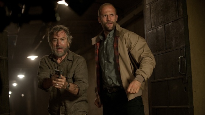 Film Killer Elite yang dibintangi Jason Statham, Clive Owen, dan Robert De Niro akan tayang pada Rabu (1/4/2026) malam ini pukul 21.00 WIB di Trans TV. [YouTube]