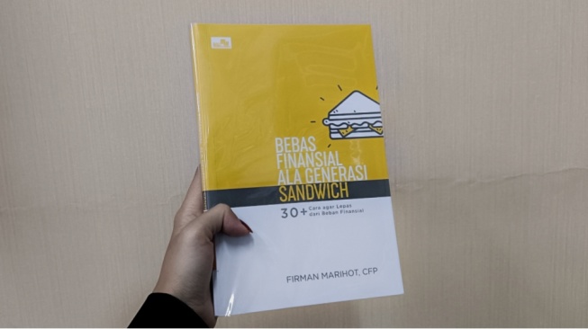 Tetap Waras di Era Tak Tentu, Membaca Bebas Finansial ala Generasi Sandwich