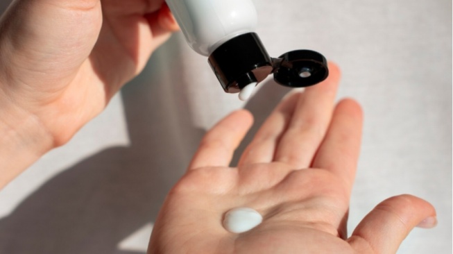 5 Hand Cream untuk Kulit Kering, Ampuh Melembapkan dan Tidak Lengket