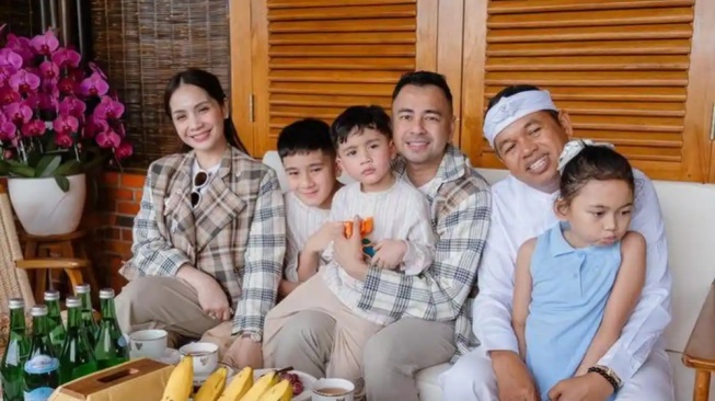 Dedi Mulyadi Mendadak Minta Dicarikan Jodoh, Ekspresi Raffi Ahmad Tuai Sorotan