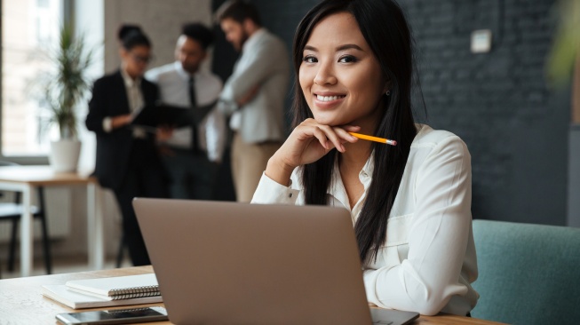 14 Cara Mudah Menghilangkan Ngantuk untuk Pekerja Kantoran Tanpa Kopi